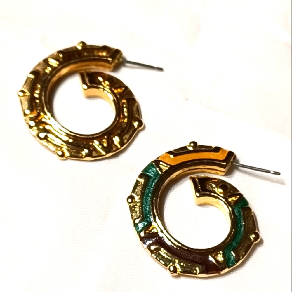 VINTAGE SWIRL DESIGN GOLD TONE EARRINGS
